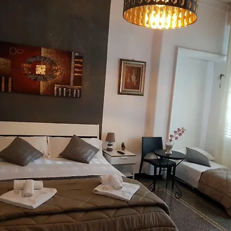 Central Rooms Гостевой дом Генуя
